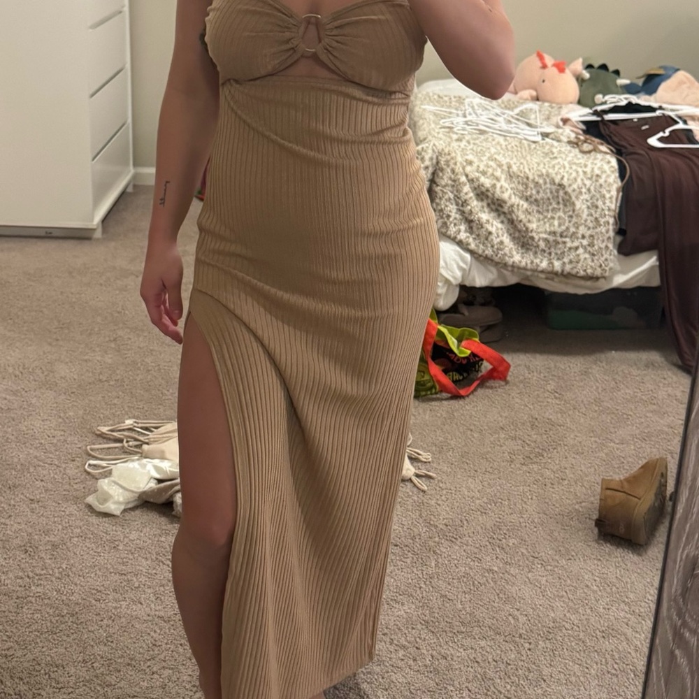 Elegant Tan Ribbed Maxi Dress